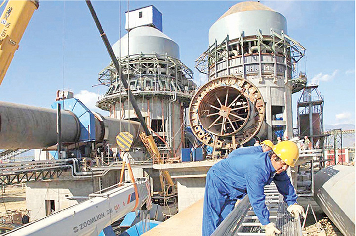 已经成功组装的回转窑正在西昌现场安装 已经成功组装的回转窑正在西昌现场安装