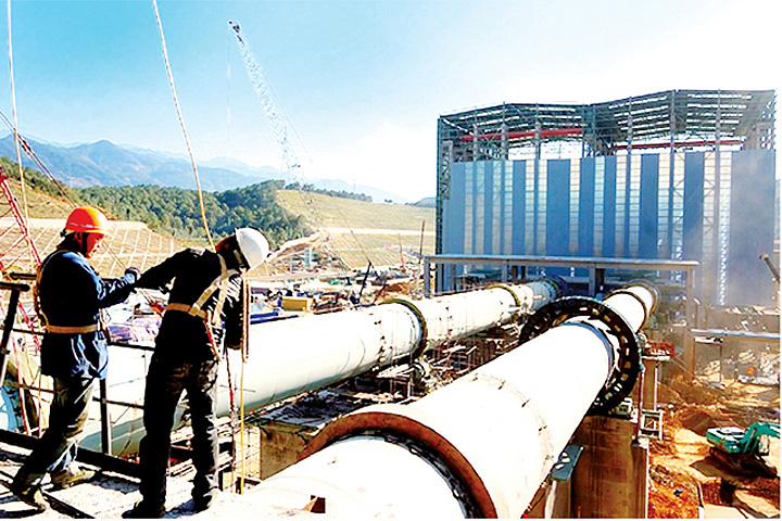 已经成功组装的回转窑正在西昌现场安装 已经成功组装的回转窑正在西昌现场安装